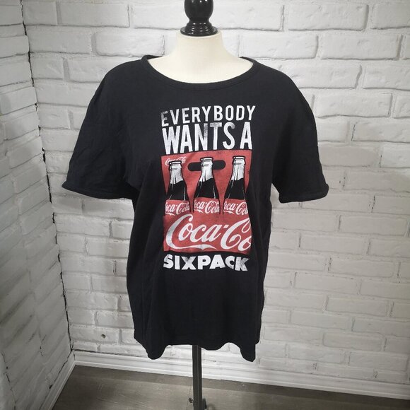 2 / $30.00 - Coca-Cola "Everybody Wants a 6 Pack" Size Large Black T-shirt - Picture 1 of 9
